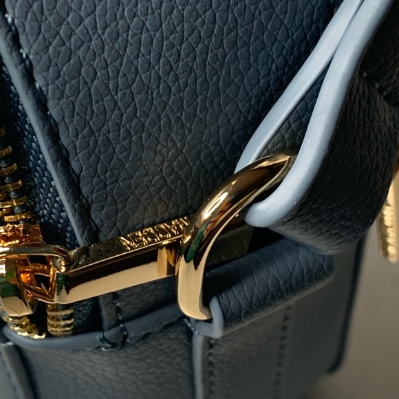 HOST PICKSTEVE MADDEN 💙Bandana Pleat Camera Bag - Picture 9 of 15